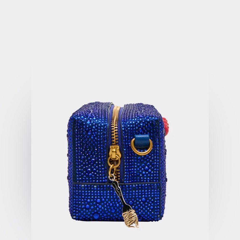 🩶BETSEY JOHNSON FEELIN SAUCY CROSSBODY BAG - NWT🩶 - Picture 3 of 6